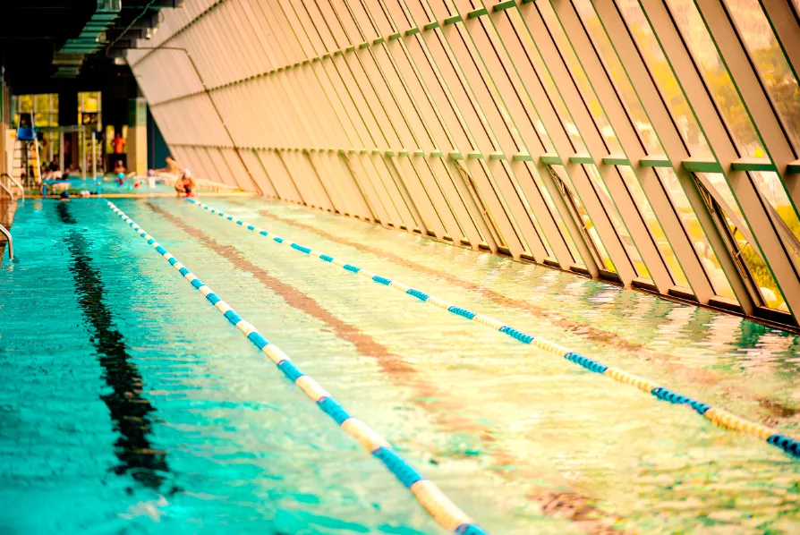 乌马河成人混凝土钢结构游泳池项目